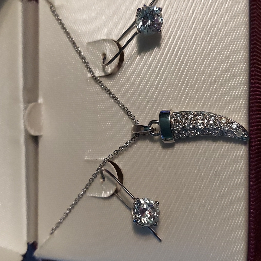 Sterling silver rhinestones necklace and earrings set